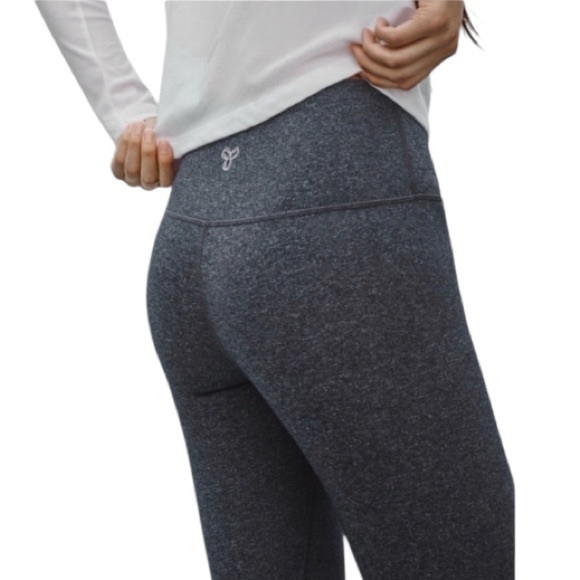Aritzia Pants - Aritzia TNA Dark Grey Cropped Leggings - Women’s Size Small